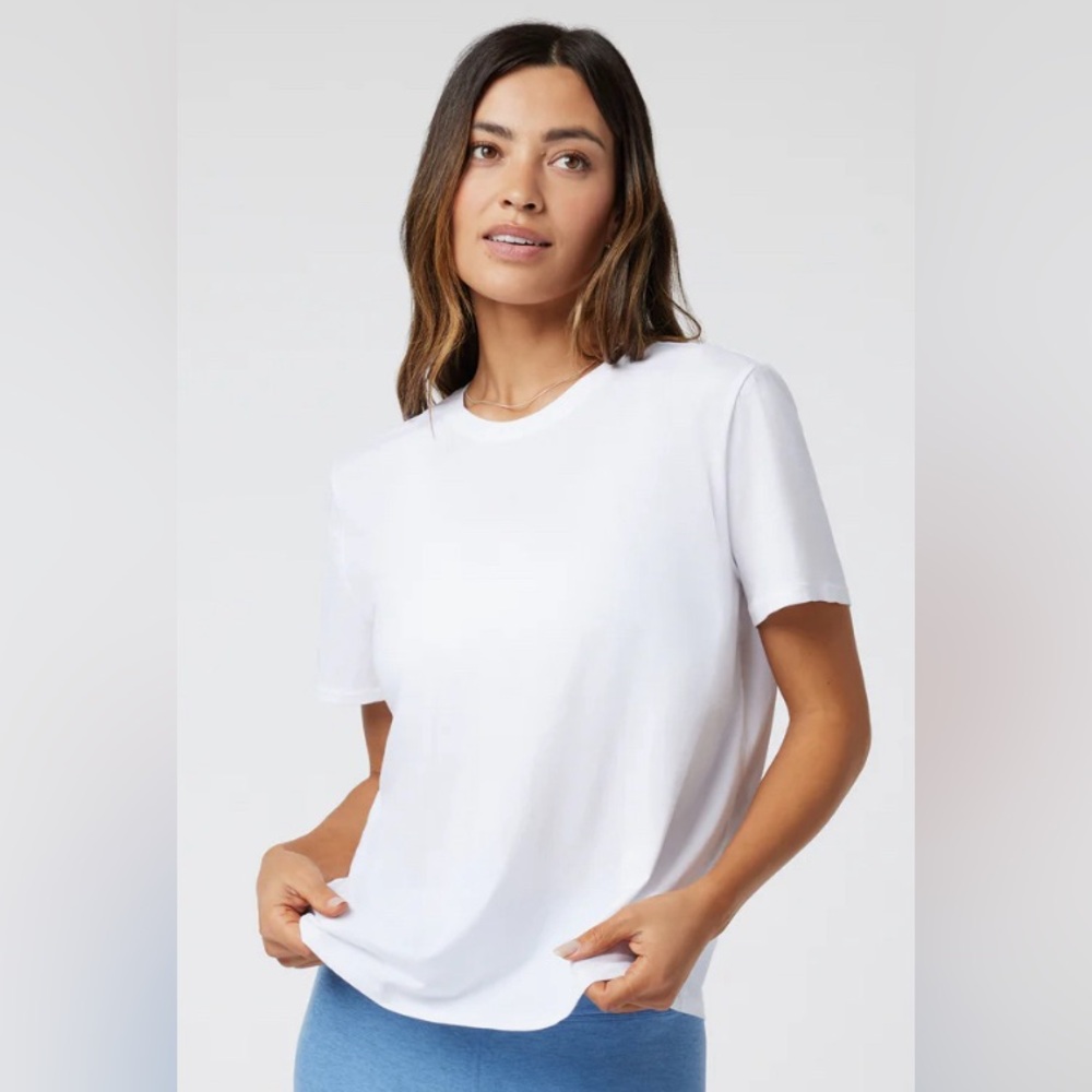 NWT Vuori Feather Tee - White - Medium